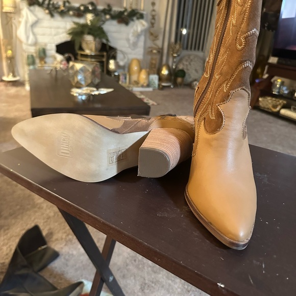 Dingo Brown Western Ankle Booties - Picture 2 of 2